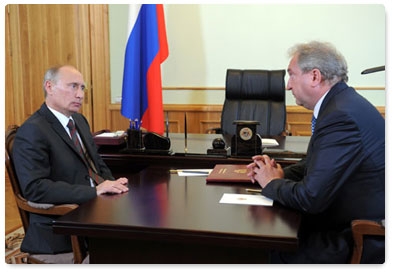 Prime Minister Vladimir Putin meets with Smolensk Region Governor Sergei Antufyev