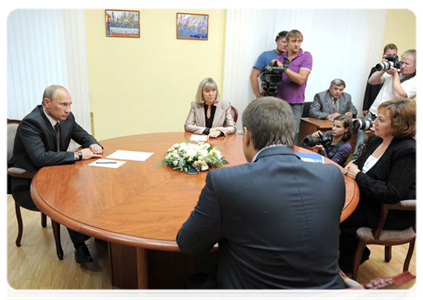 Prime Minister Vladimir Putin meeting with winners of the Popular Front primaries in the Smolensk Region and receiving members of the public at the community liaison office of the United Russia party chairman|25 august, 2011|21:48