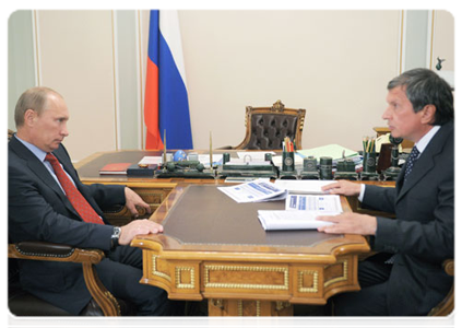 Prime Minister Vladimir Putin meeting with Deputy Prime Minister Igor Sechin|26 august, 2011|12:05