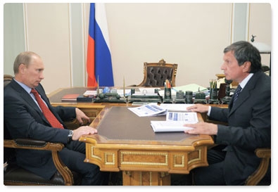 Prime Minister Vladimir Putin meets with Deputy Prime Minister Igor Sechin