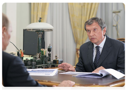 Deputy Prime Minister Igor Sechin at a meeting with Prime Minister Vladimir Putin|26 august, 2011|12:05