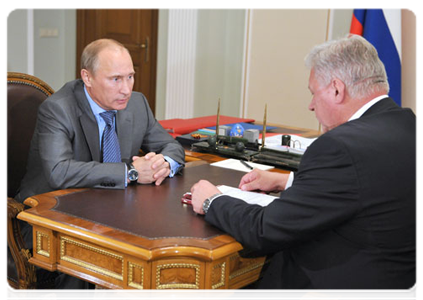 Prime Minister Vladimir Putin with Mikhail Shmakov, Chairman of the Federation of Independent Trade Unions of Russia|29 august, 2011|11:22