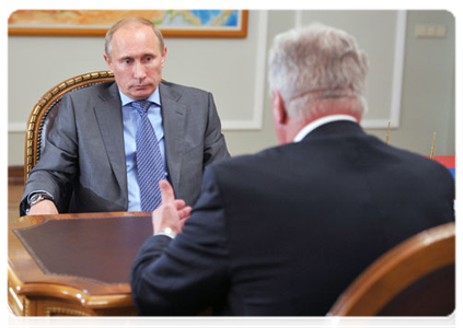 Prime Minister Vladimir Putin with Mikhail Shmakov, Chairman of the Federation of Independent Trade Unions of Russia|29 august, 2011|11:22