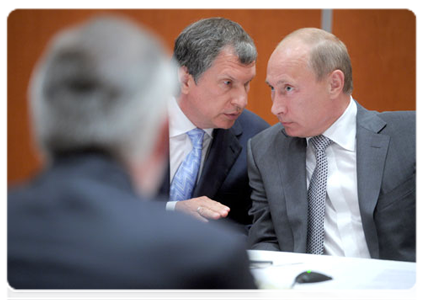 Prime Minister Vladimir Putin and Deputy Prime Minister Igor Sechin|30 august, 2011|18:41