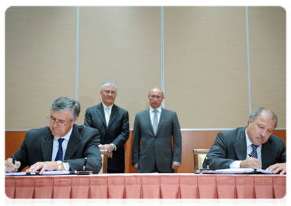 At the end of the meeting, an agreement on strategic cooperation between Rosneft and ExxonMobil was signed in the presence of Prime Minister Vladimir Putin|30 august, 2011|19:17