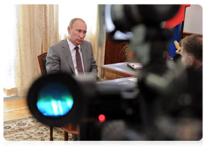 Prime Minister Vladimir Putin meets with head of the Udmurtian Republic Alexander Volkov|4 august, 2011|16:26