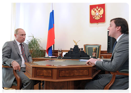 Prime Minister Vladimir Putin meets with Russian Agricultural Bank CEO Dmitry Patrushev|4 august, 2011|17:22