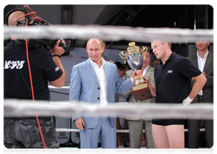 Prime Minister Vladimir Putin visits the Plotform S-70 Mixed Martial Arts International Tournament in Sochi and attends the awards ceremony|6 august, 2011|09:04