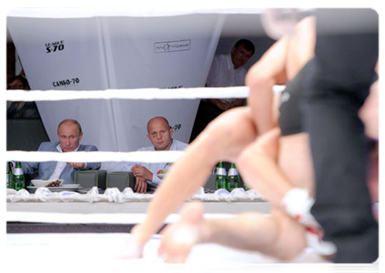 Prime Minister Vladimir Putin visits the Plotform S-70 Mixed Martial Arts International Tournament in Sochi|6 august, 2011|09:12