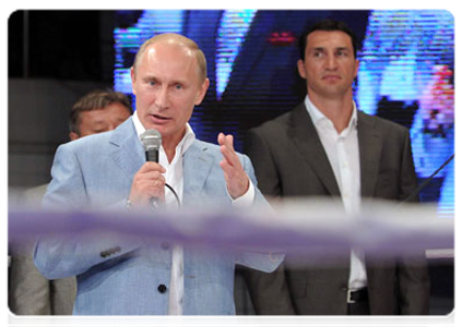 Prime Minister Vladimir Putin visits the Plotform S-70 Mixed Martial Arts International Tournament in Sochi and attends the awards ceremony|6 august, 2011|09:14