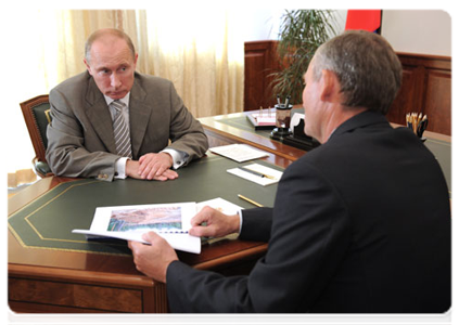 Prime Minister Vladimir Putin meeting with Trans-Baikal Territory Governor Ravil Geniatulin|8 august, 2011|13:20