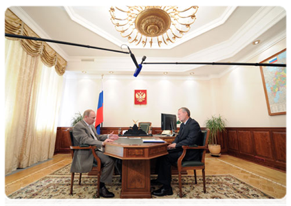 Prime Minister Vladimir Putin meeting with Trans-Baikal Territory Governor Ravil Geniatulin|8 august, 2011|13:20