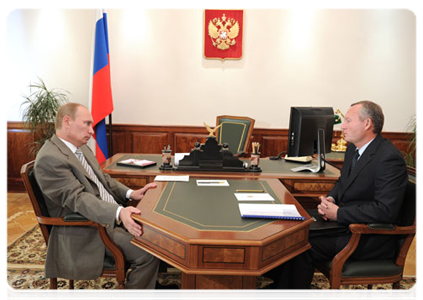 Prime Minister Vladimir Putin meeting with Trans-Baikal Territory Governor Ravil Geniatulin|8 august, 2011|13:20