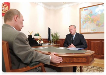 Prime Minister Vladimir Putin meeting with Trans-Baikal Territory Governor Ravil Geniatulin|8 august, 2011|13:20