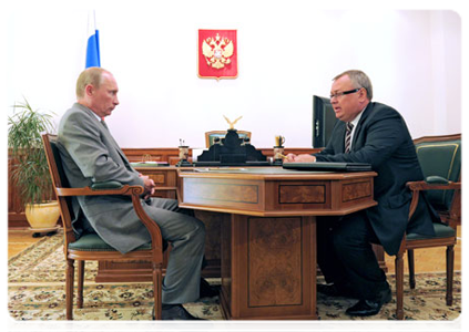 Prime Minister Vladimir Putin at a meeting with VTB Bank CEO Andrei Kostin|9 august, 2011|20:10