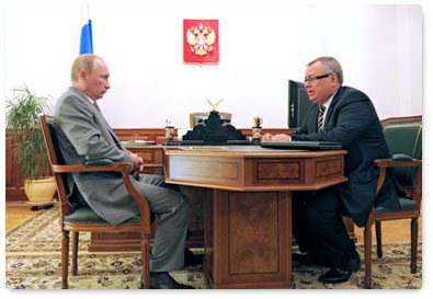 Prime Minister Vladimir Putin meets with VTB Bank CEO Andrei Kostin