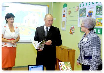 Prime Minister Vladimir Putin visiting School No. 29, named after Pyotr Zabrodin, in Podolsk|1 september, 2011|14:32