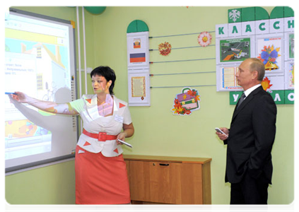 Prime Minister Vladimir Putin visiting School No. 29, named after Pyotr Zabrodin, in Podolsk|1 september, 2011|14:37