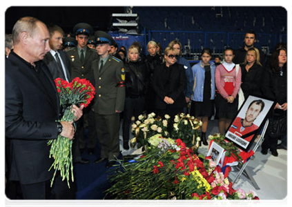 Prime Minister Vladimir Putin arrives in Yaroslavl to attend a memorial service for the members of the Lokomotiv Yaroslavl ice hockey team killed in a plane crash|10 september, 2011|14:22