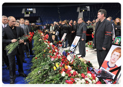 Prime Minister Vladimir Putin arrives in Yaroslavl to attend a memorial service for the members of the Lokomotiv Yaroslavl ice hockey team killed in a plane crash|10 september, 2011|14:22