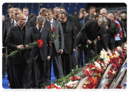 Prime Minister Vladimir Putin arrives in Yaroslavl to attend a memorial service for the members of the Lokomotiv Yaroslavl ice hockey team killed in a plane crash|10 september, 2011|14:22