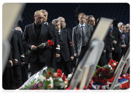 Prime Minister Vladimir Putin arrives in Yaroslavl to attend a memorial service for the members of the Lokomotiv Yaroslavl ice hockey team killed in a plane crash|10 september, 2011|14:22