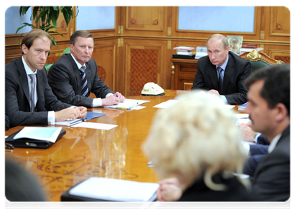 Prime Minister Vladimir Putin chairs a meeting on flight safety in civil aviation|12 september, 2011|17:48