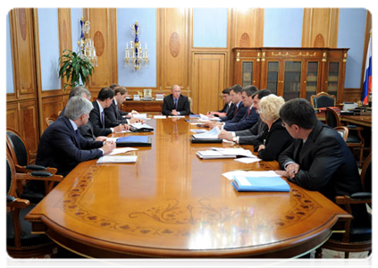 Prime Minister Vladimir Putin chairs a meeting on flight safety in civil aviation|12 september, 2011|17:48