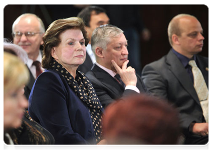 Yaroslavl Region Duma Deputy Speaker Valentina Tereshkova and President of the International Association of Peace Foundations Anatoly Karpov|14 september, 2011|15:35