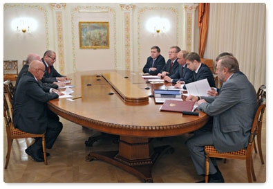 Prime Minister Vladimir Putin meets with Venezuela’s  Planning and Finance Minister Jorge Giordani