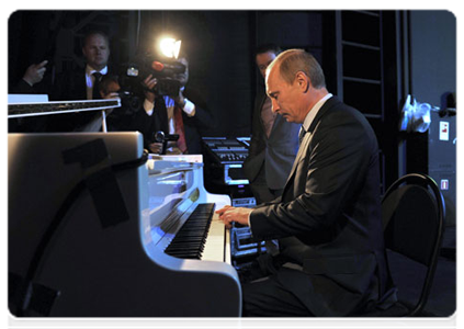 Prime Minister Vladimir Putin visits the State Theatre of Nations|15 september, 2011|17:22