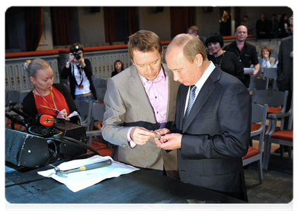 Prime Minister Vladimir Putin visits the State Theatre of Nations|15 september, 2011|17:22