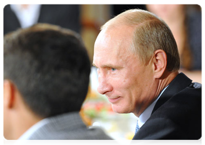 Vladimir Putin talking to young actors and theatre directors during his visit to the State Theatre of Nations|15 september, 2011|18:09