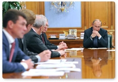 Prime Minister Vladimir Putin holds a meeting on the results of his talk with the participants of the national primary elections