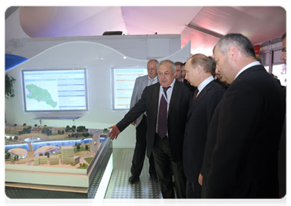 Prime Minister Vladimir Putin visiting innovation project displays from various regions at the X International Investment Forum Sochi-2011|16 september, 2011|15:48