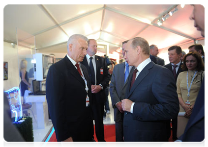 Prime Minister Vladimir Putin visiting innovation project displays from various regions at the X International Investment Forum Sochi-2011|16 september, 2011|15:48