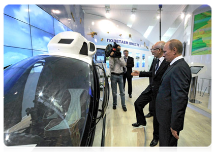 Prime Minister Vladimir Putin visiting innovation project displays from various regions at the X International Investment Forum Sochi-2011|16 september, 2011|15:48