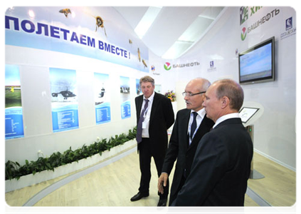 Prime Minister Vladimir Putin visiting innovation project displays from various regions at the X International Investment Forum Sochi-2011|16 september, 2011|15:48