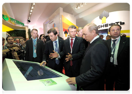 Prime Minister Vladimir Putin visiting innovation project displays from various regions at the X International Investment Forum Sochi-2011|16 september, 2011|15:48