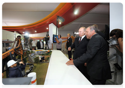 Prime Minister Vladimir Putin visiting innovation project displays from various regions at the X International Investment Forum Sochi-2011|16 september, 2011|15:48