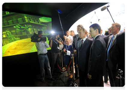 Prime Minister Vladimir Putin visiting innovation project displays from various regions at the X International Investment Forum Sochi-2011|16 september, 2011|15:48