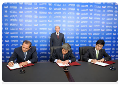 Prime Minister Vladimir Putin attending the signing of several documents during the X International Investment Forum Sochi-2011|16 september, 2011|16:25