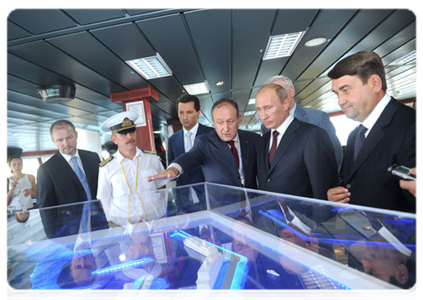 Prime Minister Vladimir Putin tours the Vyacheslav Tikhonov research vessel|16 september, 2011|20:01