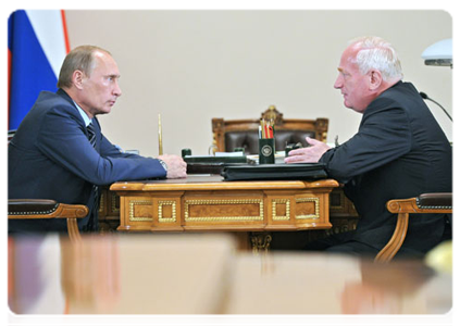 Prime Minister Vladimir Putin holds a meeting with Tomsk Region Governor Viktor Kress|17 september, 2011|11:45