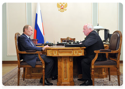 Prime Minister Vladimir Putin holds a meeting with Tomsk Region Governor Viktor Kress|17 september, 2011|11:45