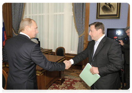 Prime Minister Vladimir Putin meets with Alexander Khloponin, Deputy Prime Minister and Presidential Plenipotentiary Envoy to the North Caucasus Federal District|19 september, 2011|13:30