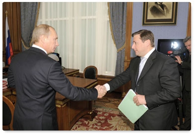 Prime Minister Vladimir Putin meets with Alexander Khloponin, Deputy Prime Minister and Presidential Plenipotentiary Envoy to the North Caucasus Federal District