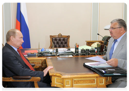 Prime Minister Vladimir Putin meeting with Head of the Federal Customs Service (FCS) Andrei Belyaninov|2 september, 2011|16:12