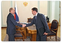 Prime Minister Vladimir Putin meets with Voronezh Region Governor Alexei Gordeyev