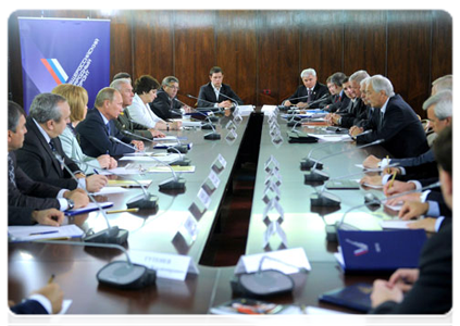 Prime Minister Vladimir Putin chairs a meeting of the Russian Popular Front Coordination Council|21 september, 2011|16:34